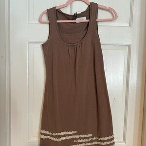 Mothers en Vogue Brown dress with ruffles